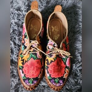 Women's Embroidered Floral Leather Loafer- Size 9